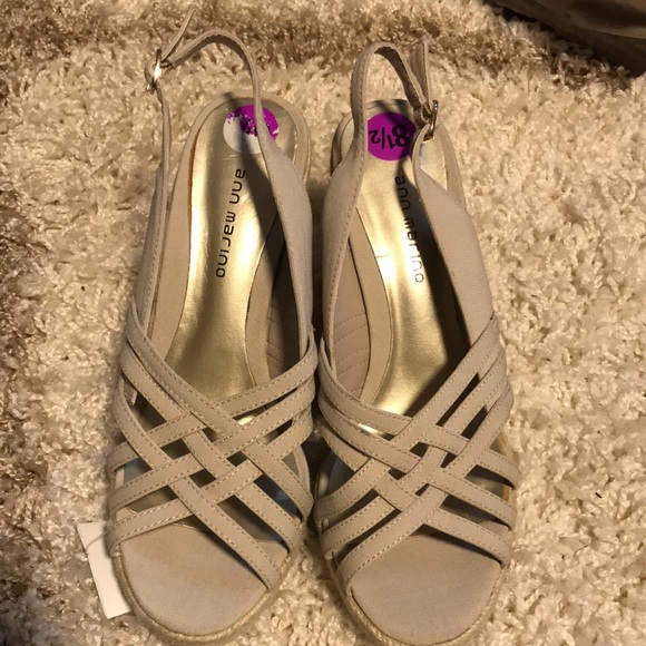 Ann Marino cream sling back wedge sandals - Picture 6 of 7